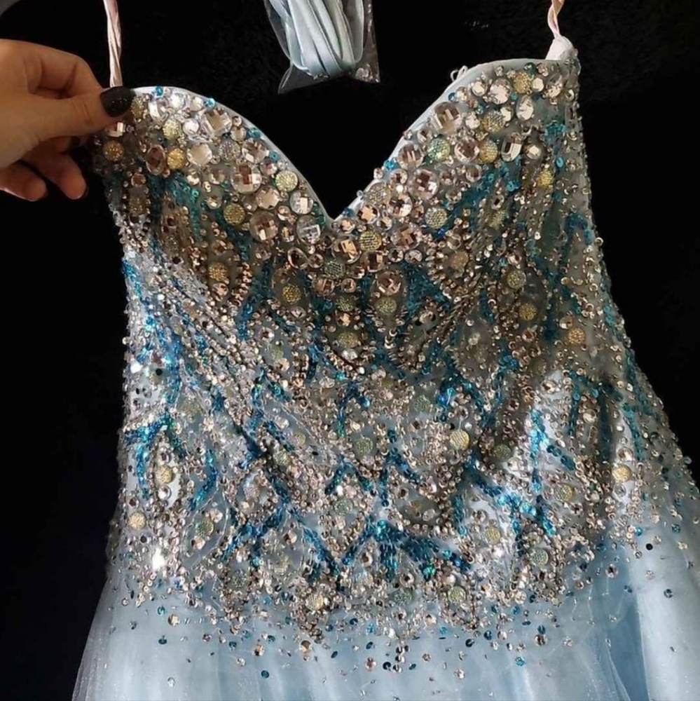 Dress - Picture 3 of 7
